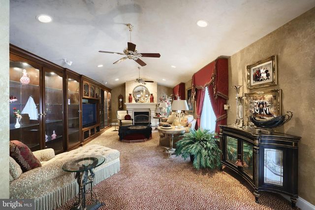 60 HUNTERS CIR, Abbottstown, PA 17301