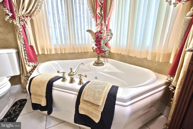 60 HUNTERS CIR, Abbottstown, PA 17301