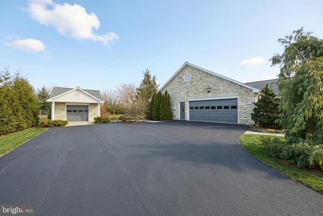 60 HUNTERS CIR, Abbottstown, PA 17301