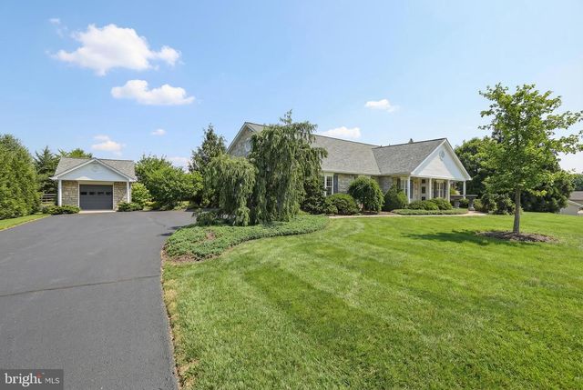 60 HUNTERS CIR, Abbottstown, PA 17301