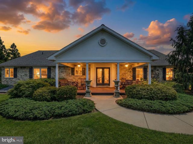 60 HUNTERS CIR, Abbottstown, PA 17301