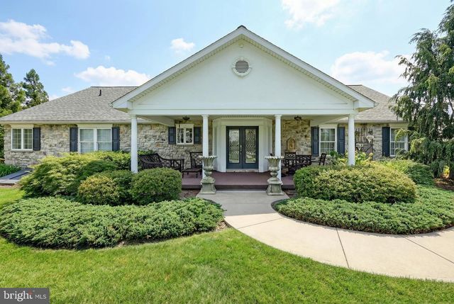 60 HUNTERS CIR, Abbottstown, PA 17301