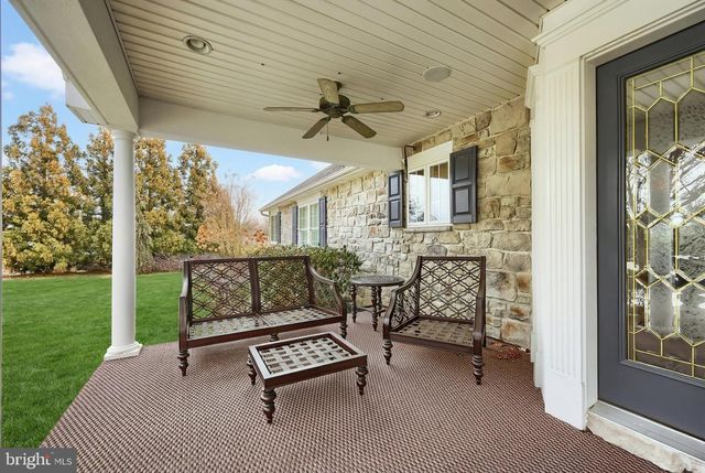 60 HUNTERS CIR, Abbottstown, PA 17301