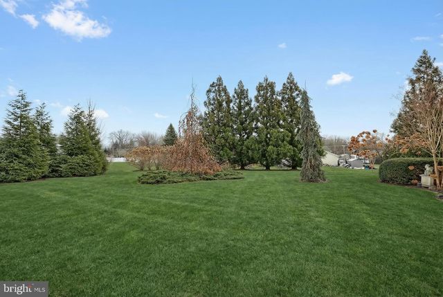 60 HUNTERS CIR, Abbottstown, PA 17301