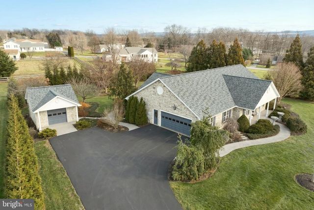 60 HUNTERS CIR, Abbottstown, PA 17301