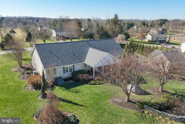 60 HUNTERS CIR, Abbottstown, PA 17301