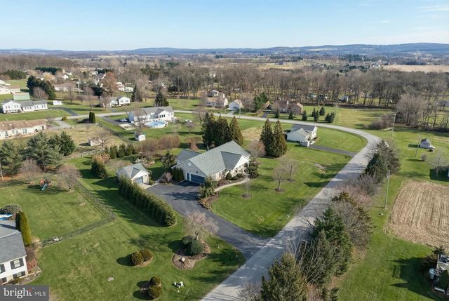 60 HUNTERS CIR, Abbottstown, PA 17301