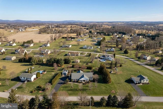 60 HUNTERS CIR, Abbottstown, PA 17301