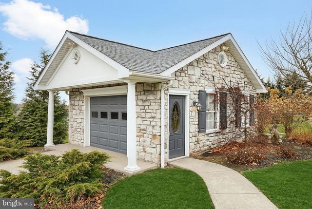 60 HUNTERS CIR, Abbottstown, PA 17301