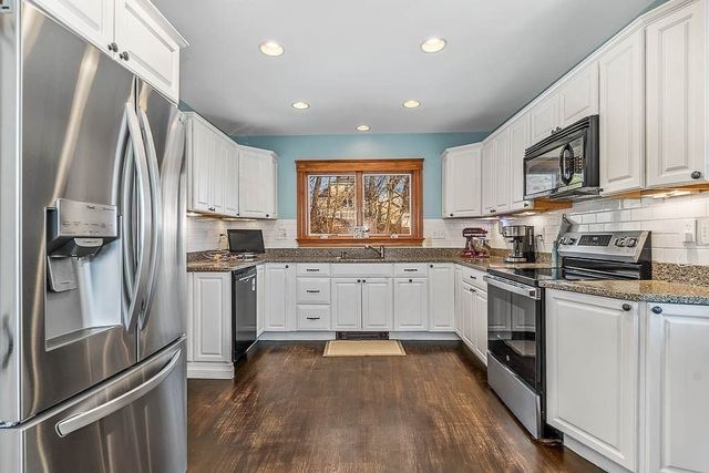 63 Dixon Ave, Dedham, MA 02026