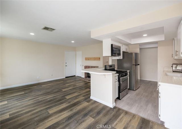 1229 W 223rd Street 211, Torrance, CA 90502