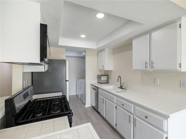 1229 W 223rd Street 211, Torrance, CA 90502
