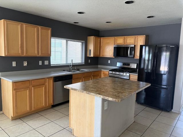 847 E Desert Rose Trail, San Tan Valley, AZ 85143