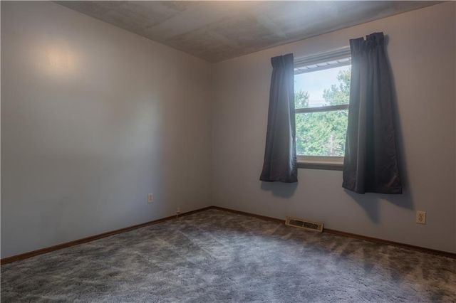 1331 Park Lane, Liberty, MO 64068