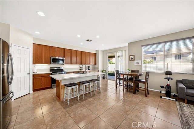 12448 Los Pinos, Victorville, CA 92392