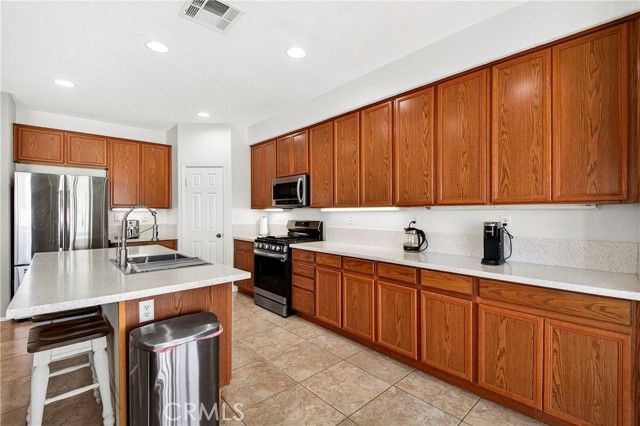 12448 Los Pinos, Victorville, CA 92392