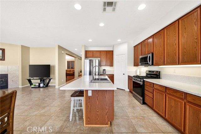 12448 Los Pinos, Victorville, CA 92392