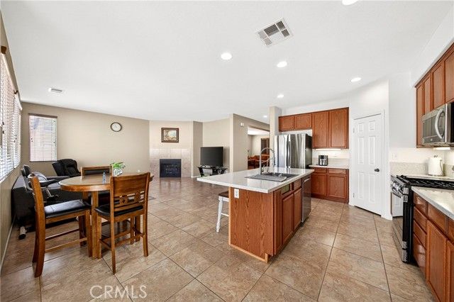 12448 Los Pinos, Victorville, CA 92392