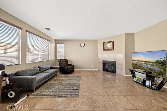 12448 Los Pinos, Victorville, CA 92392