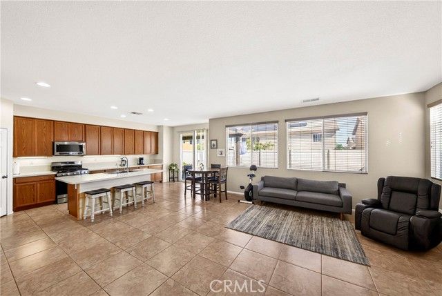 12448 Los Pinos, Victorville, CA 92392