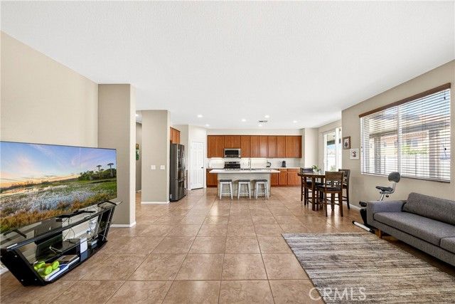 12448 Los Pinos, Victorville, CA 92392