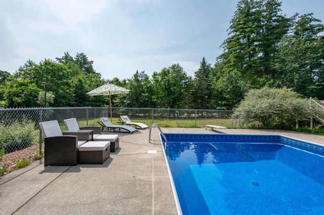 8 Sullivan Road, Hudson, NH 03051