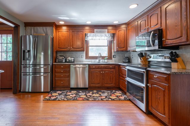 8 Sullivan Road, Hudson, NH 03051