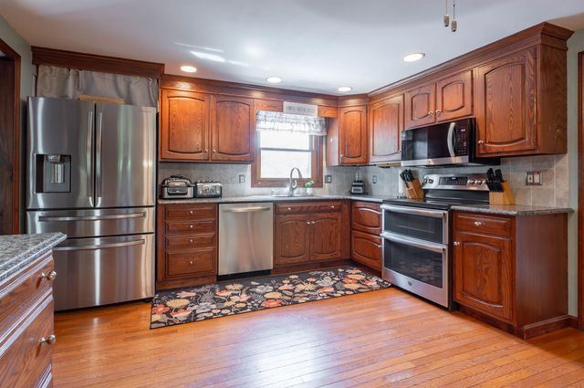 8 Sullivan Road, Hudson, NH 03051
