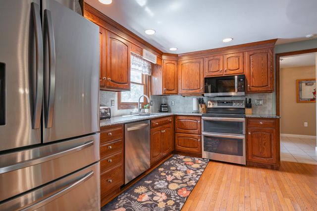 8 Sullivan Road, Hudson, NH 03051