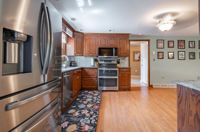 8 Sullivan Road, Hudson, NH 03051