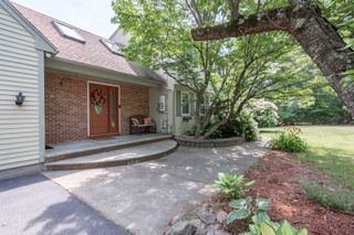 8 Sullivan Road, Hudson, NH 03051
