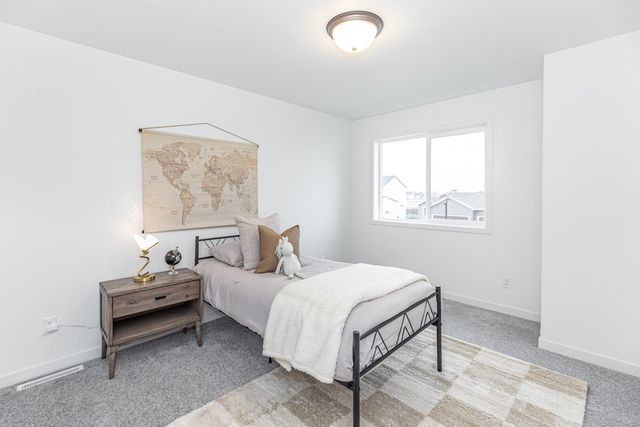 7001 Selkirk Drive S, Fargo, ND 58104