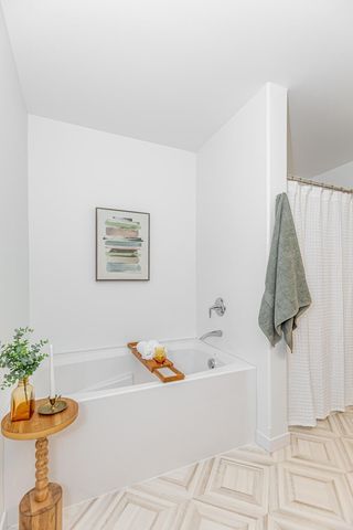 7001 Selkirk Drive S, Fargo, ND 58104