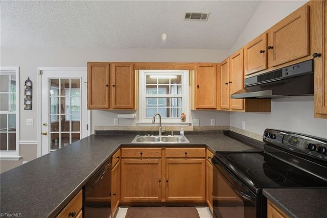 6051 Summer Trace Lane, Winston-salem, NC 27105