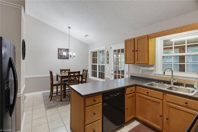 6051 Summer Trace Lane, Winston-salem, NC 27105