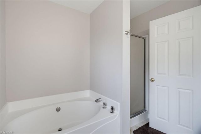 6051 Summer Trace Lane, Winston-salem, NC 27105