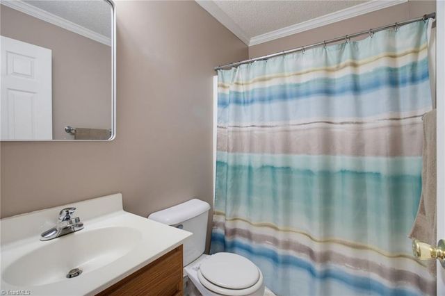 6051 Summer Trace Lane, Winston-salem, NC 27105