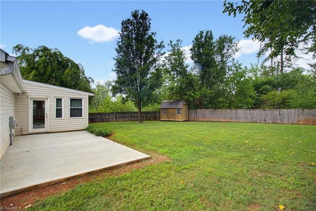 6051 Summer Trace Lane, Winston-salem, NC 27105
