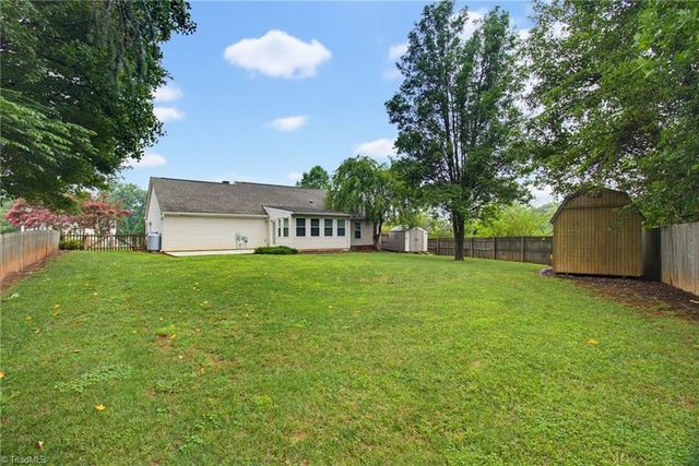 6051 Summer Trace Lane, Winston-salem, NC 27105