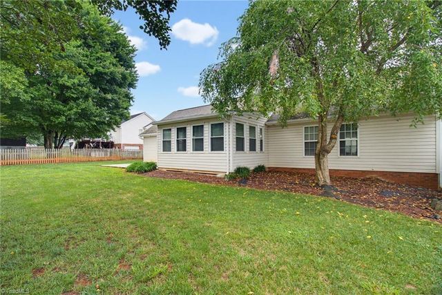 6051 Summer Trace Lane, Winston-salem, NC 27105