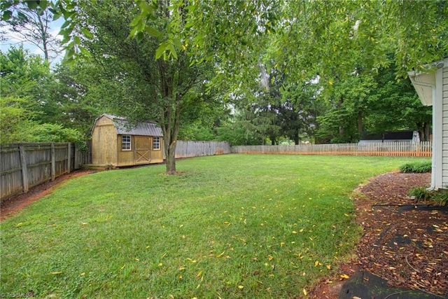 6051 Summer Trace Lane, Winston-salem, NC 27105