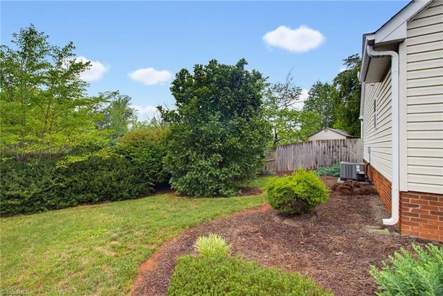 6051 Summer Trace Lane, Winston-salem, NC 27105