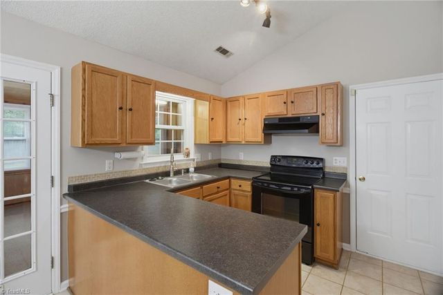 6051 Summer Trace Lane, Winston-salem, NC 27105