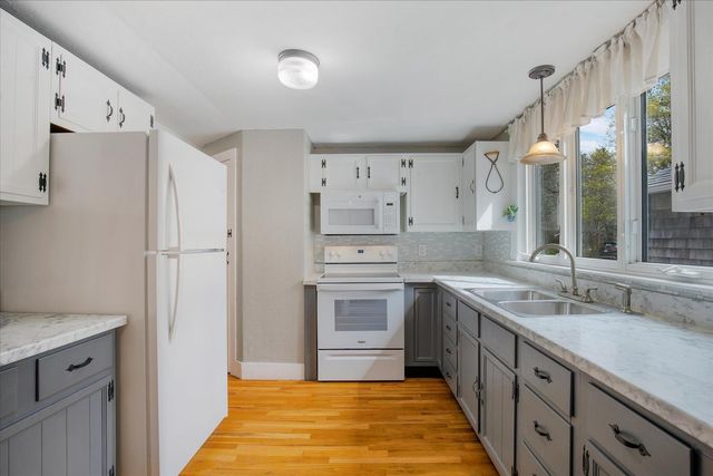 61 Old Phinneys Lane, Barnstable, MA 02630