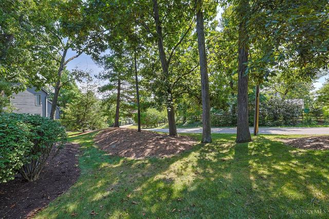 116 Bentwood Court, Blue Ash, OH 45241