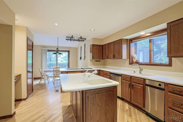 116 Bentwood Court, Blue Ash, OH 45241