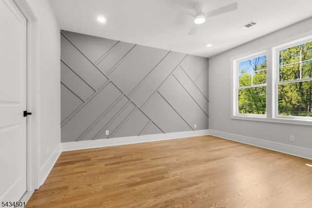 60 W Hobart Gap Rd, Livingston Twp., NJ 07039