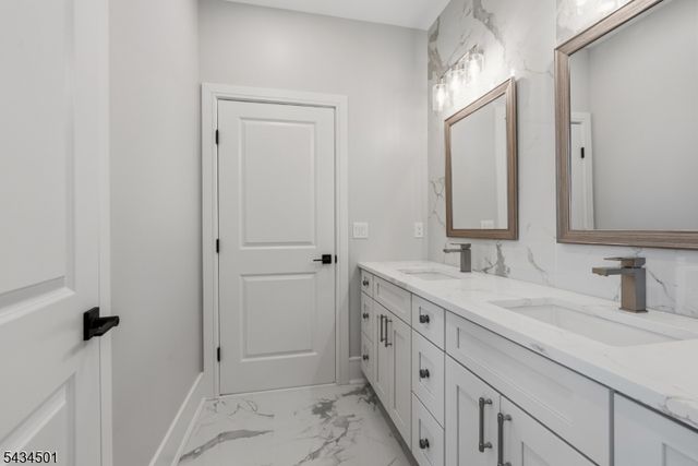60 W Hobart Gap Rd, Livingston Twp., NJ 07039