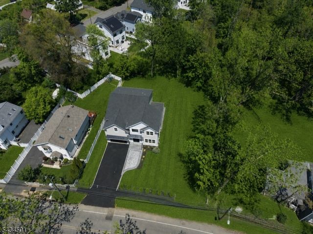 60 W Hobart Gap Rd, Livingston Twp., NJ 07039