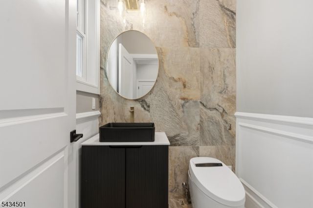 60 W Hobart Gap Rd, Livingston Twp., NJ 07039